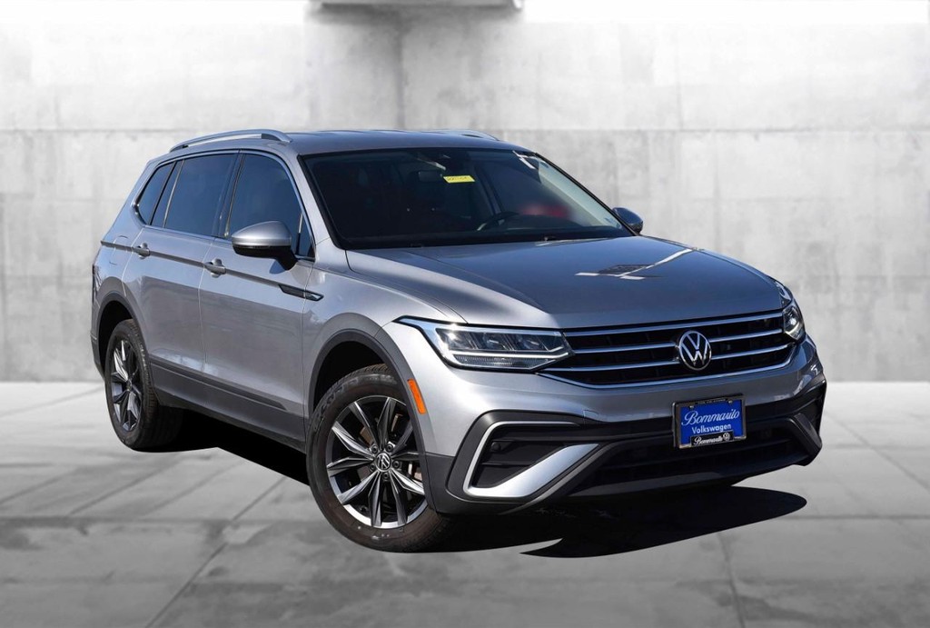 Volkswagen Tiguan Vehicle Full-screen Gallery Image 2