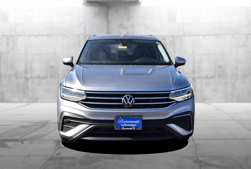 Volkswagen Tiguan Vehicle Full-screen Gallery Image 4