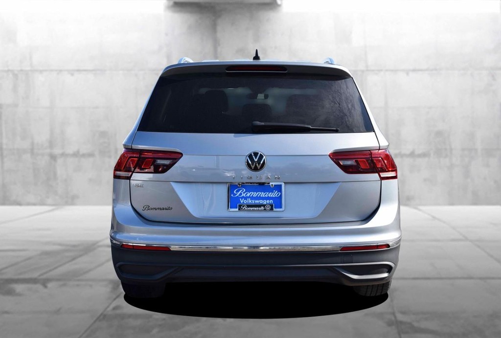 Volkswagen Tiguan Vehicle Full-screen Gallery Image 6