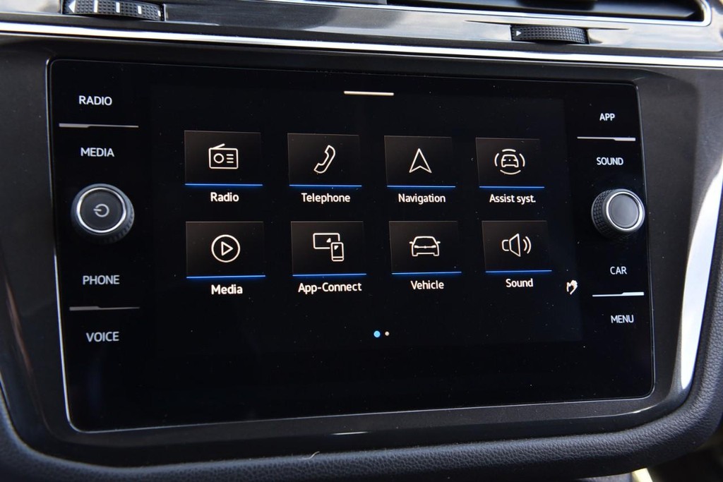 Volkswagen Tiguan Vehicle Full-screen Gallery Image 12