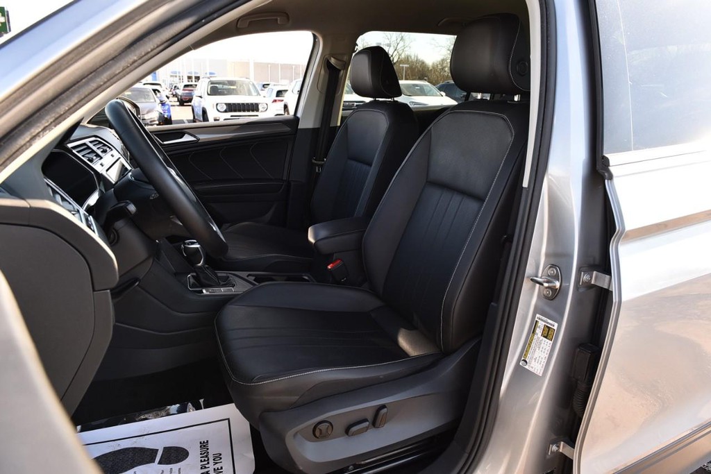 Volkswagen Tiguan Vehicle Full-screen Gallery Image 17