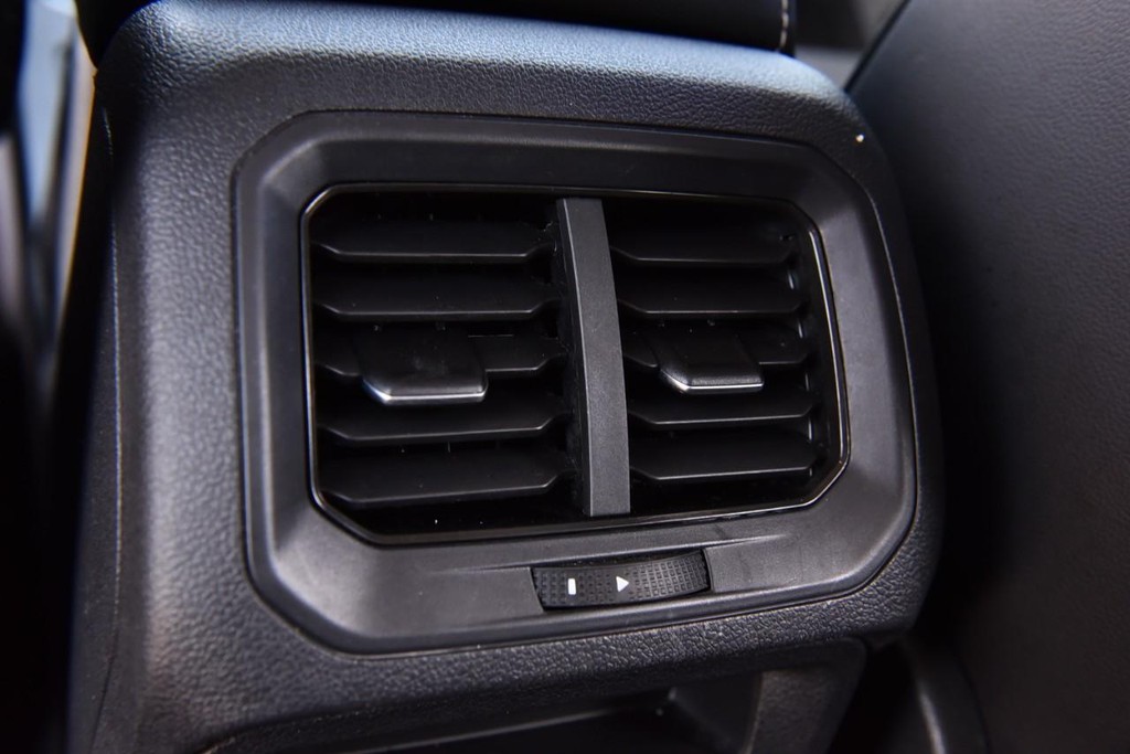 Volkswagen Tiguan Vehicle Full-screen Gallery Image 20