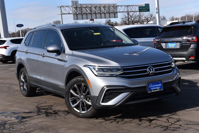 Volkswagen Tiguan Vehicle Image 02