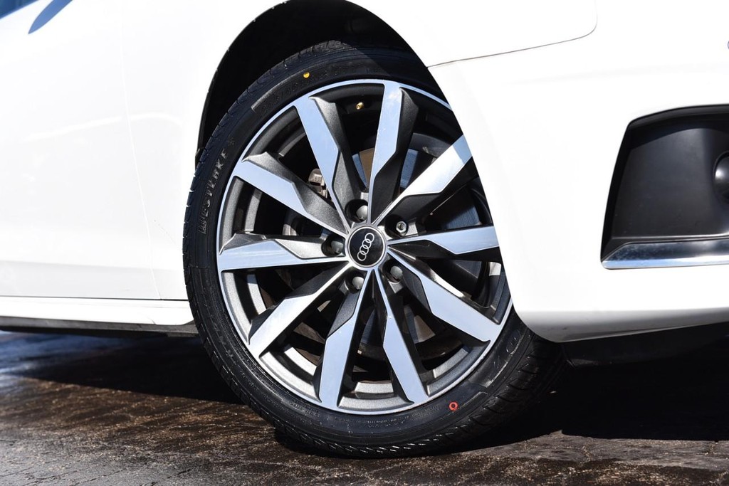 Audi A4 Sedan Vehicle Full-screen Gallery Image 3