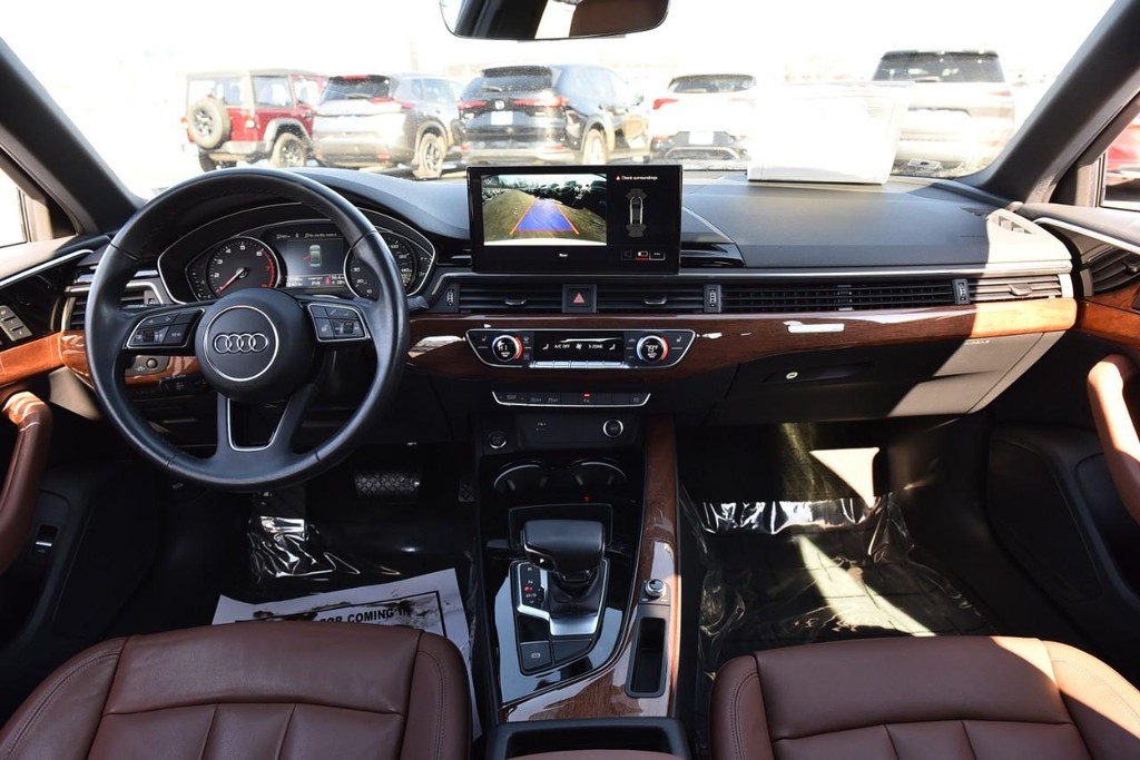 Audi A4 Sedan Vehicle Full-screen Gallery Image 7