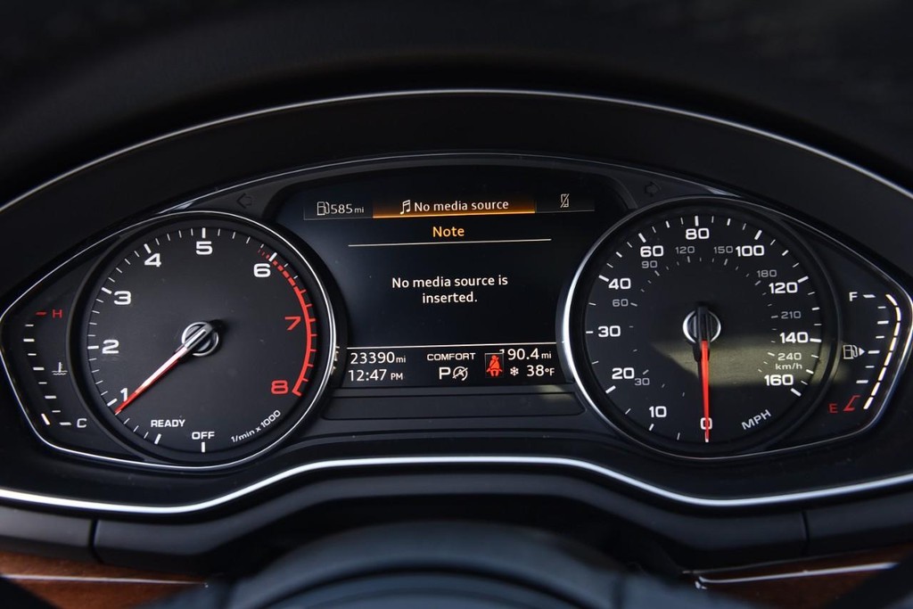 Audi A4 Sedan Vehicle Full-screen Gallery Image 13