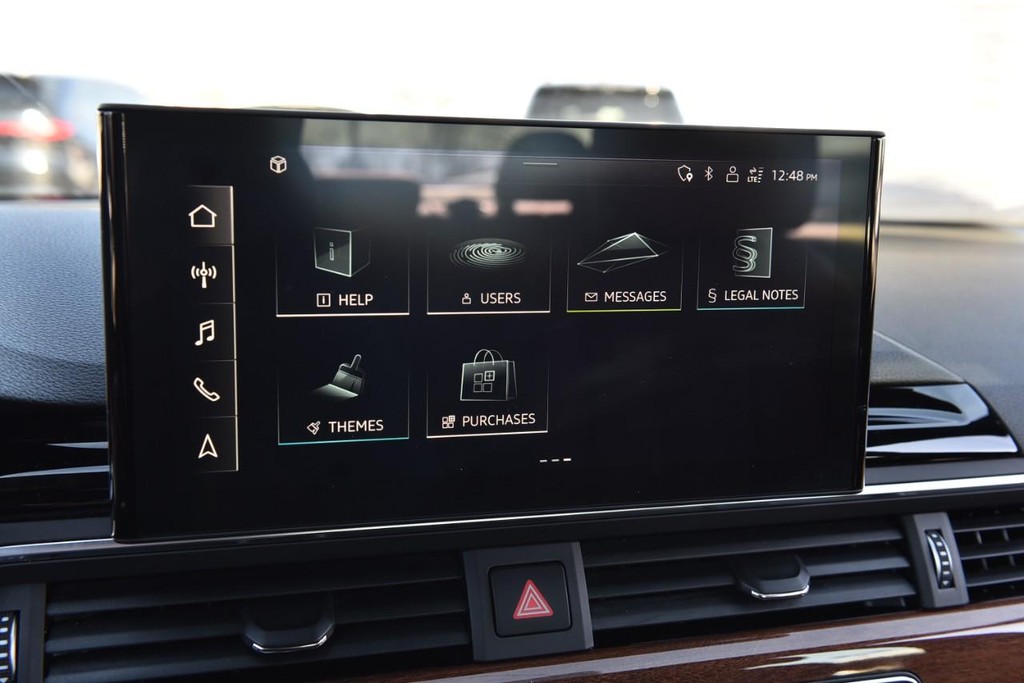 Audi A4 Sedan Vehicle Full-screen Gallery Image 15