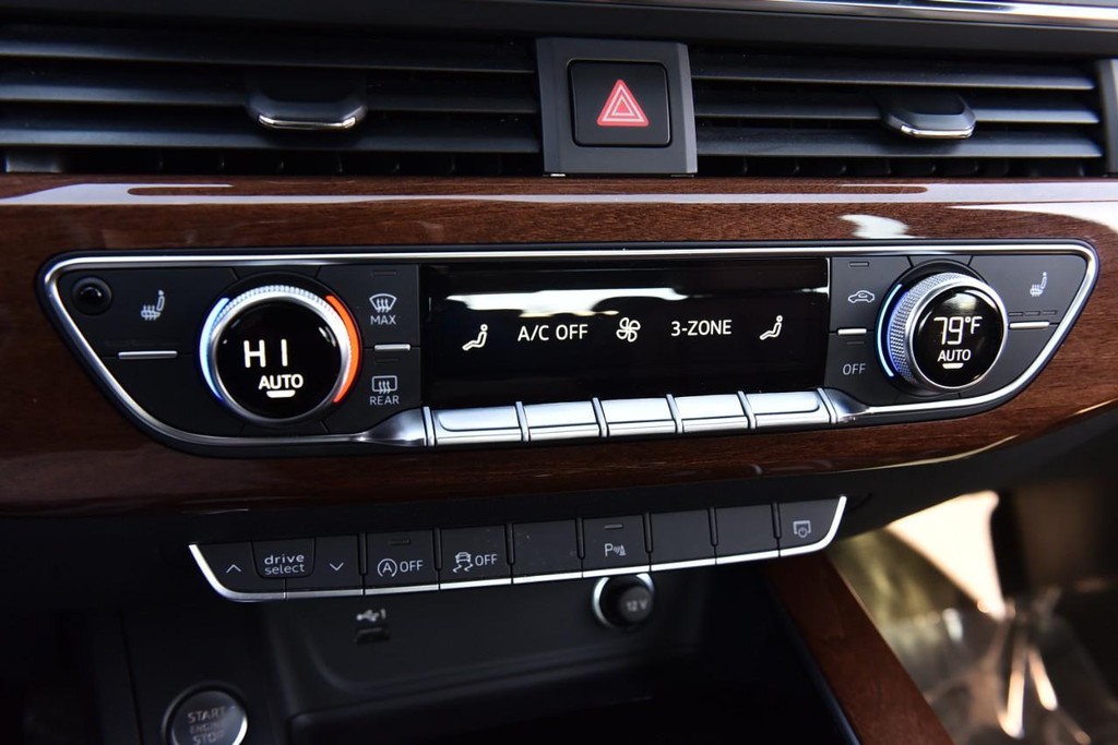 Audi A4 Sedan Vehicle Full-screen Gallery Image 16