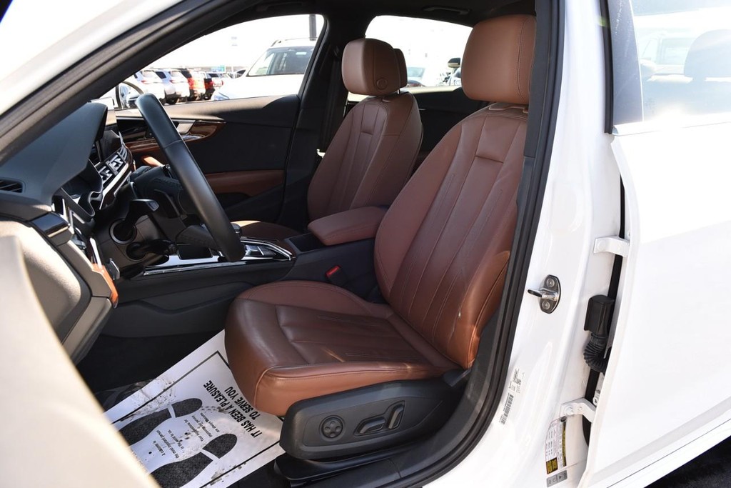 Audi A4 Sedan Vehicle Full-screen Gallery Image 20