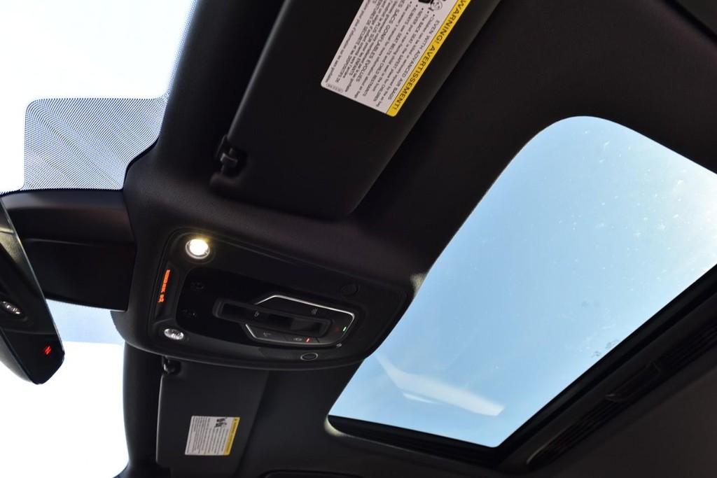 Audi A4 Sedan Vehicle Full-screen Gallery Image 22