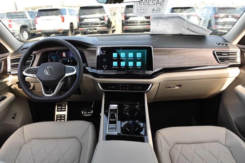 Volkswagen Atlas Vehicle Full-screen Gallery Image 7