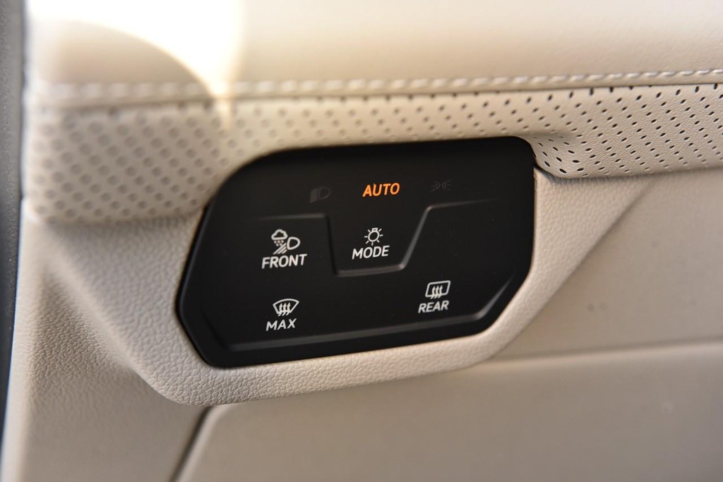 Volkswagen Atlas Vehicle Full-screen Gallery Image 10