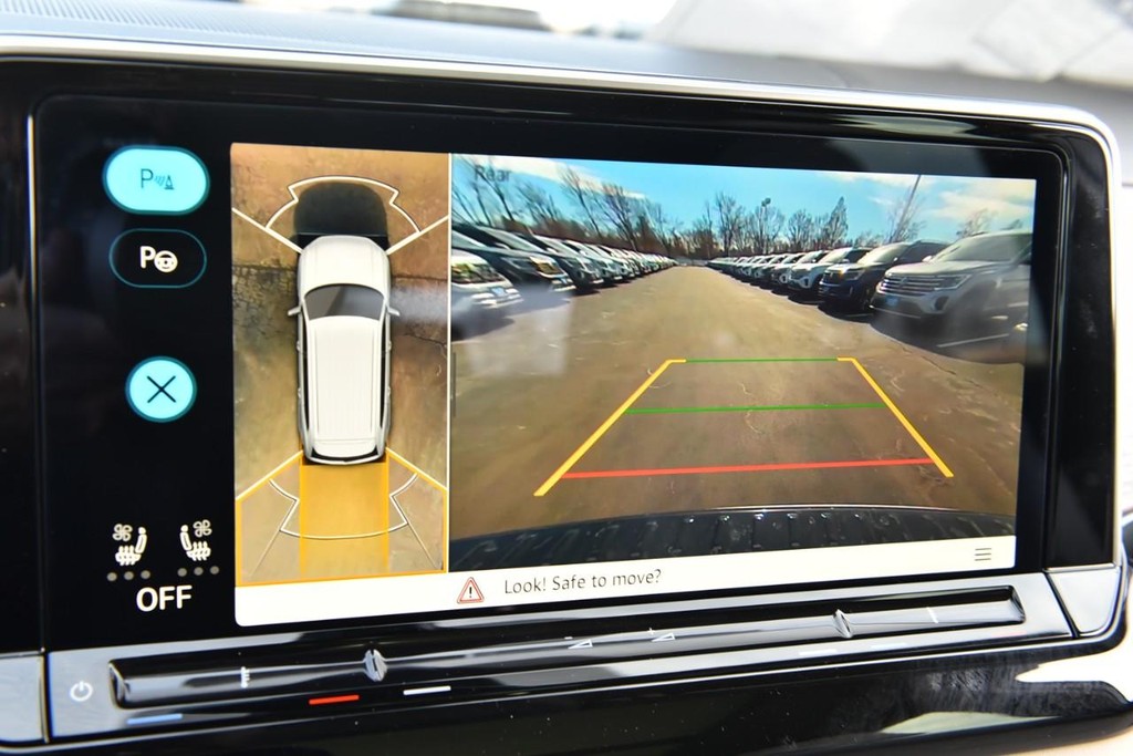 Volkswagen Atlas Vehicle Full-screen Gallery Image 12