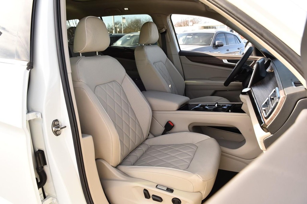 Volkswagen Atlas Vehicle Full-screen Gallery Image 19