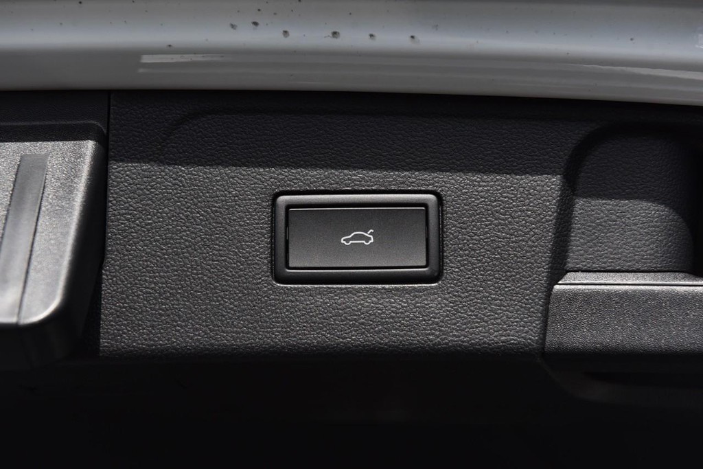 Volkswagen Atlas Vehicle Full-screen Gallery Image 26