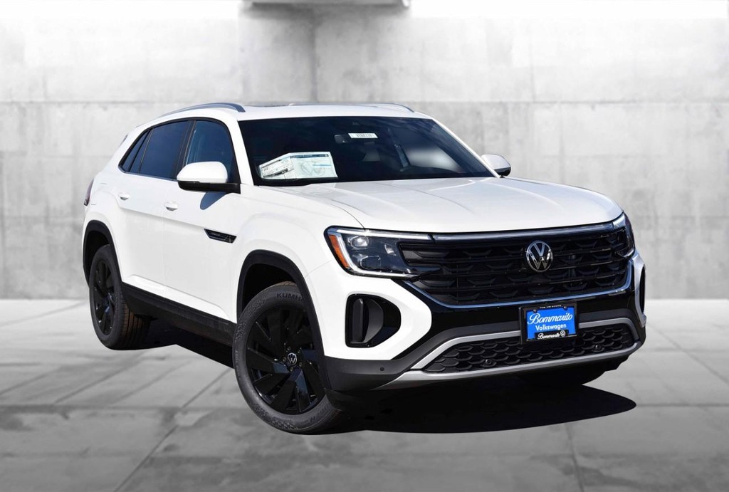 Volkswagen Atlas Cross Sport Vehicle Full-screen Gallery Image 2