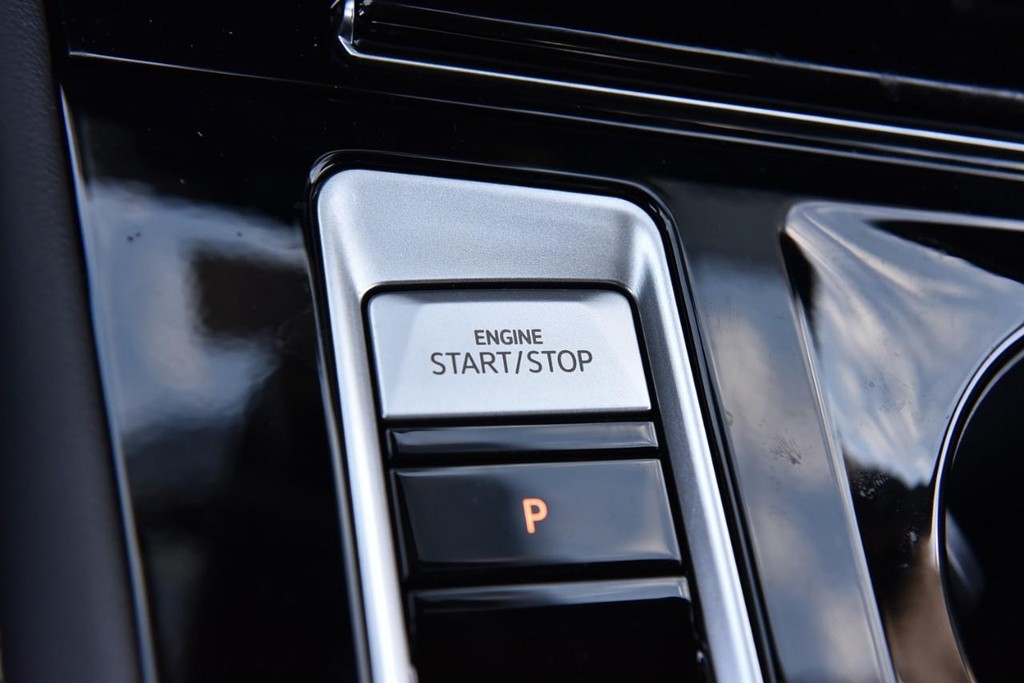 Volkswagen Atlas Cross Sport Vehicle Full-screen Gallery Image 17