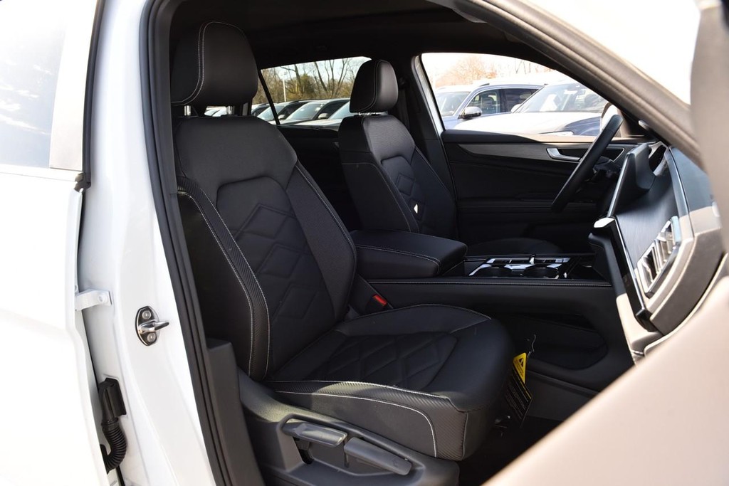 Volkswagen Atlas Cross Sport Vehicle Full-screen Gallery Image 20