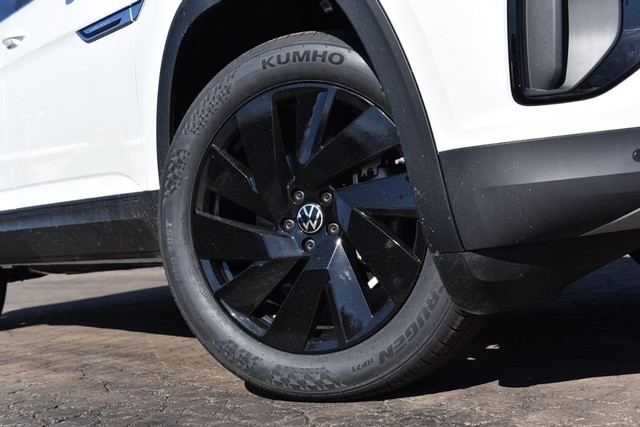 Volkswagen Atlas Cross Sport Vehicle Image 03