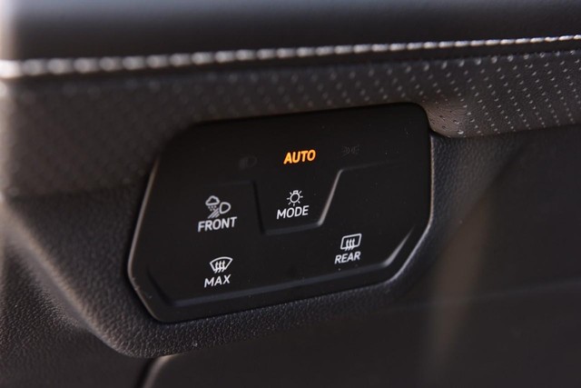 Volkswagen Atlas Cross Sport Vehicle Image 11