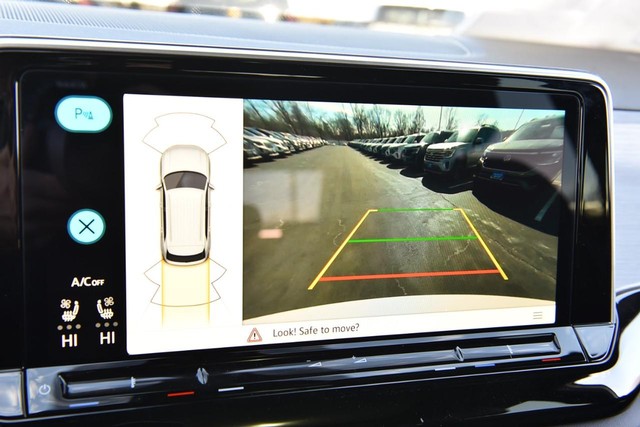 Volkswagen Atlas Cross Sport Vehicle Image 13