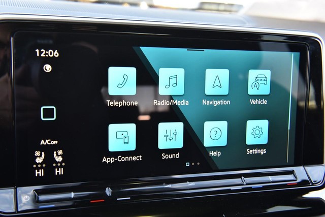 Volkswagen Atlas Cross Sport Vehicle Image 14