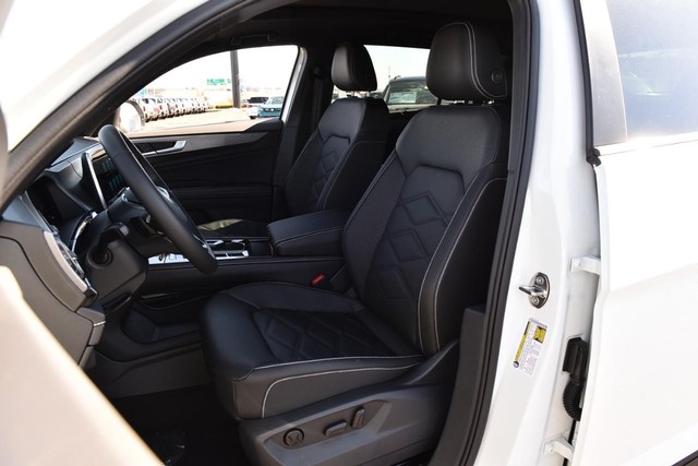 Volkswagen Atlas Cross Sport Vehicle Image 19