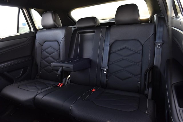 Volkswagen Atlas Cross Sport Vehicle Image 22