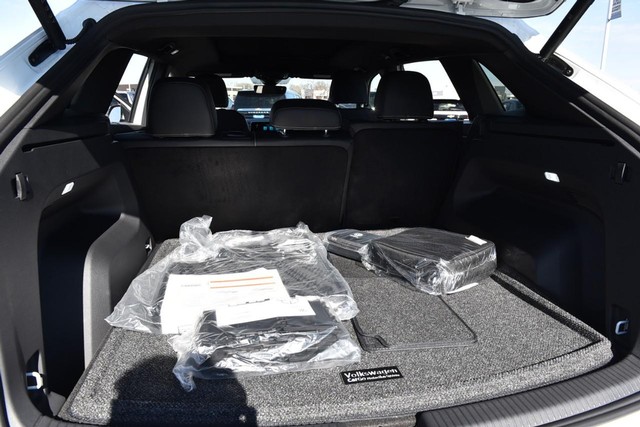 Volkswagen Atlas Cross Sport Vehicle Image 25