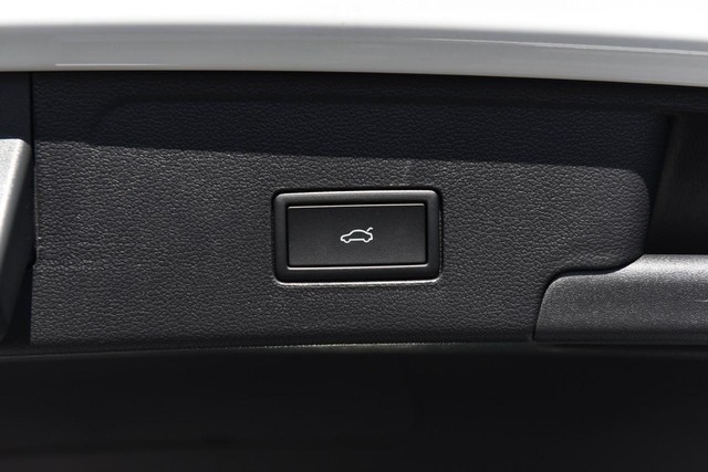 Volkswagen Atlas Cross Sport Vehicle Image 26