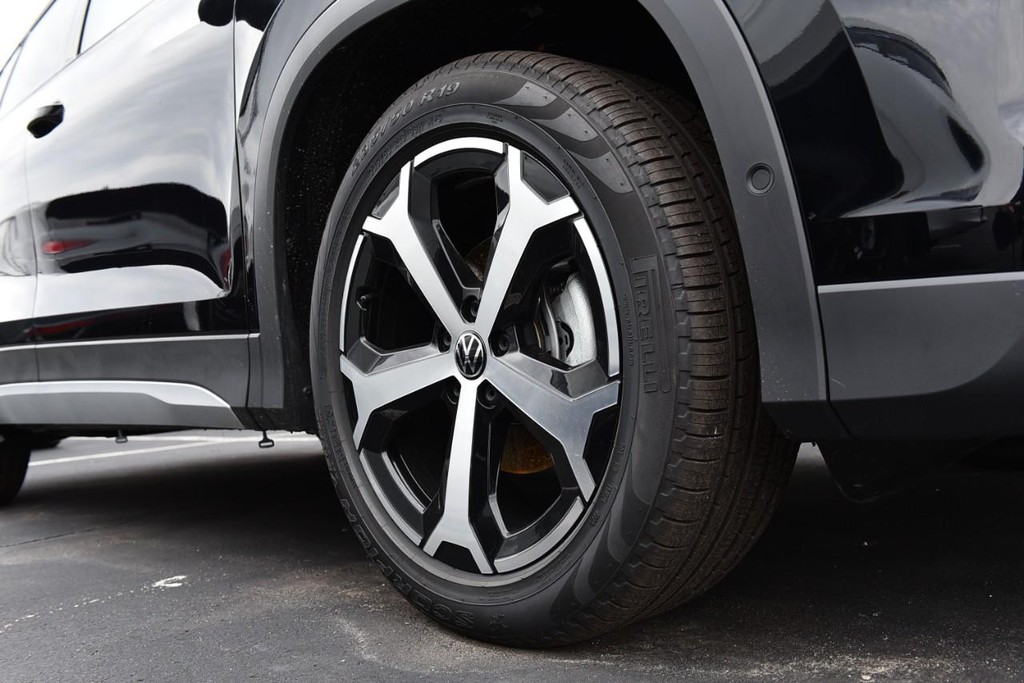 Volkswagen Tiguan Vehicle Full-screen Gallery Image 5