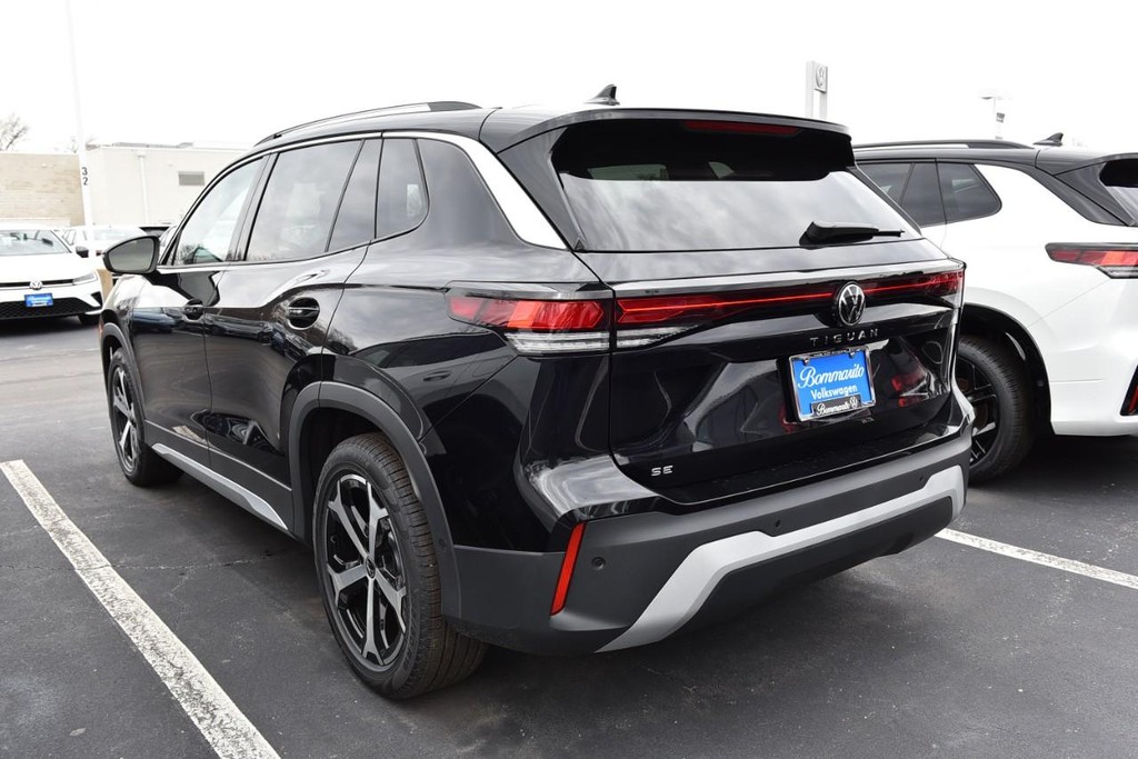 Volkswagen Tiguan Vehicle Full-screen Gallery Image 7