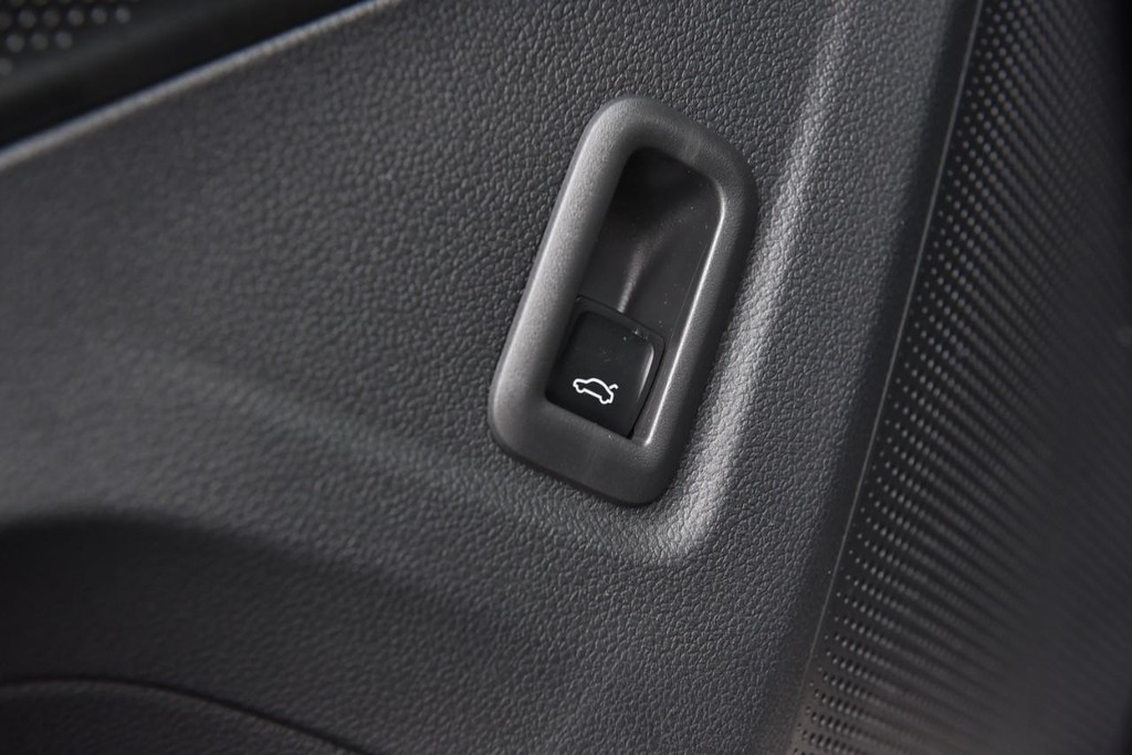 Volkswagen Tiguan Vehicle Full-screen Gallery Image 10