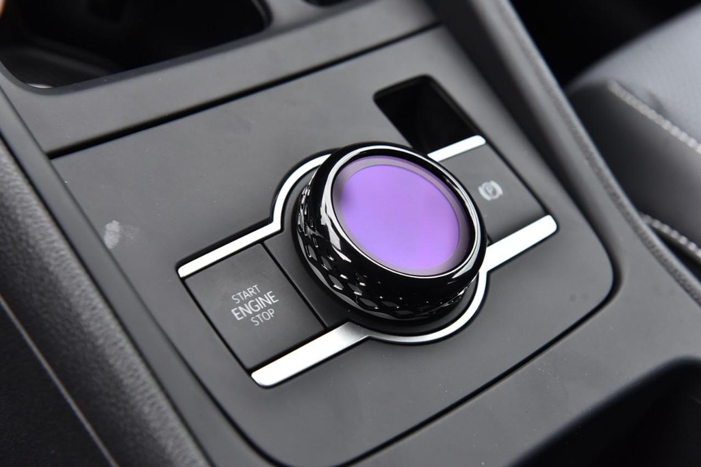 Volkswagen Tiguan Vehicle Full-screen Gallery Image 12