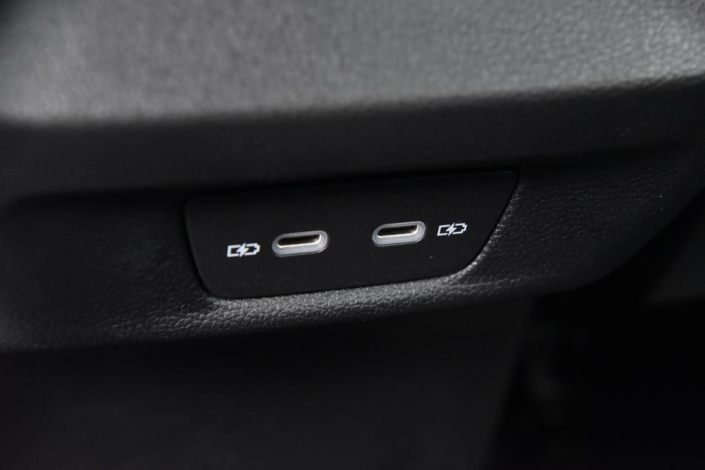 Volkswagen Tiguan Vehicle Full-screen Gallery Image 18