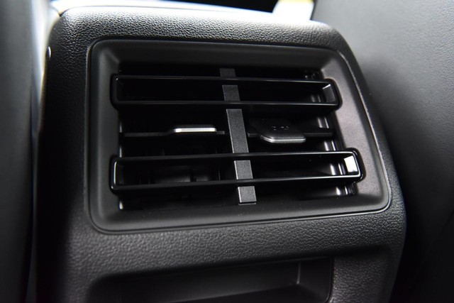 Volkswagen Tiguan Vehicle Image 17