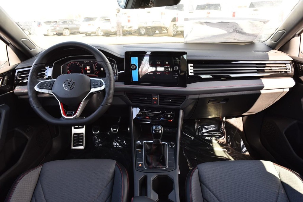 Volkswagen Jetta GLI Vehicle Full-screen Gallery Image 7