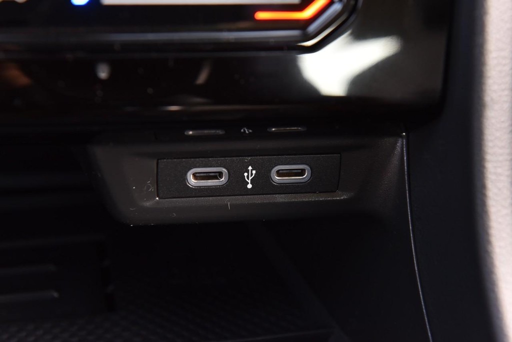 Volkswagen Jetta GLI Vehicle Full-screen Gallery Image 16