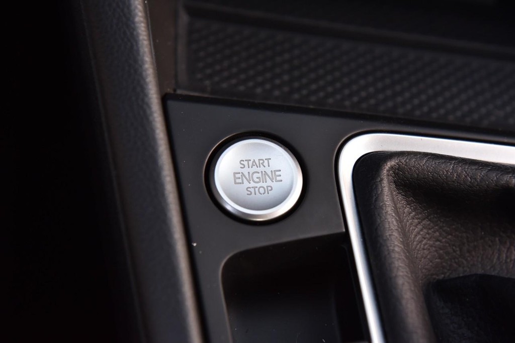 Volkswagen Jetta GLI Vehicle Full-screen Gallery Image 17