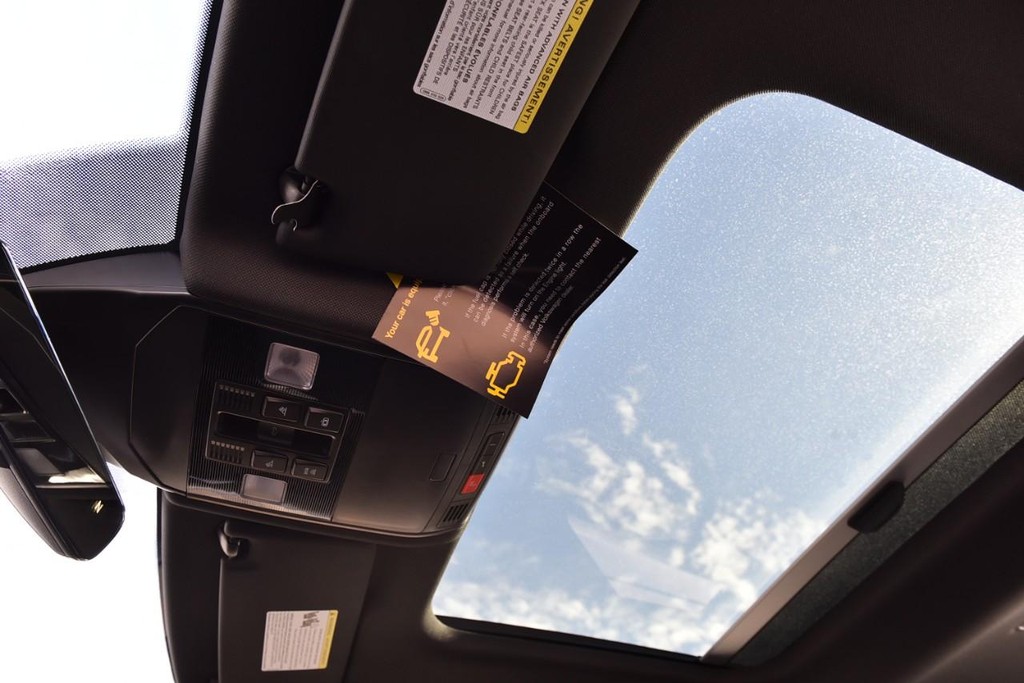 Volkswagen Jetta GLI Vehicle Full-screen Gallery Image 22