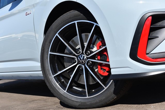 Volkswagen Jetta GLI Vehicle Image 03