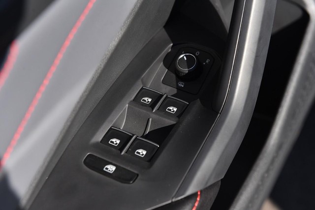 Volkswagen Jetta GLI Vehicle Image 08