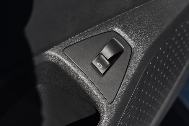 Volkswagen Jetta GLI Vehicle Image 09