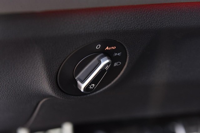 Volkswagen Jetta GLI Vehicle Image 11