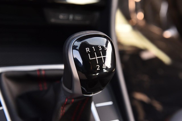 Volkswagen Jetta GLI Vehicle Image 18