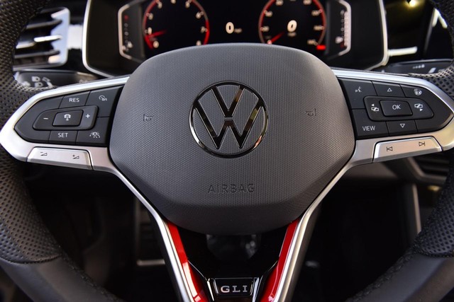 Volkswagen Jetta GLI Vehicle Image 19