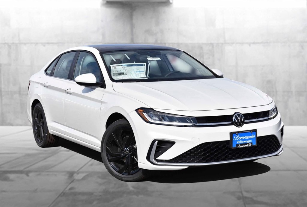 Volkswagen Jetta Vehicle Full-screen Gallery Image 2