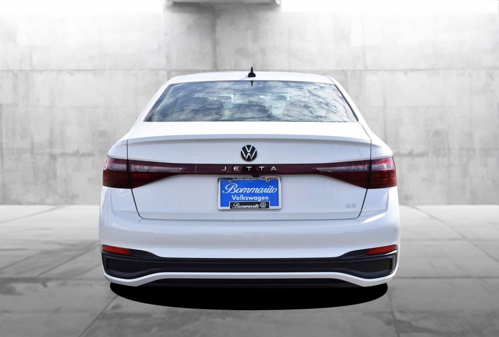 Volkswagen Jetta Vehicle Full-screen Gallery Image 6