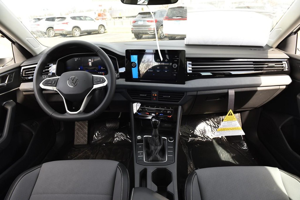 Volkswagen Jetta Vehicle Full-screen Gallery Image 7