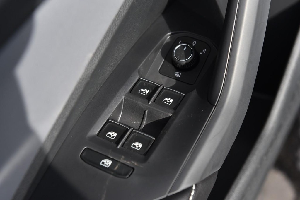 Volkswagen Jetta Vehicle Full-screen Gallery Image 8